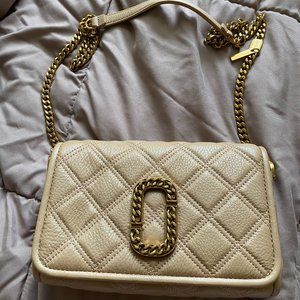 THE STATUS FLAP CROSSBODY